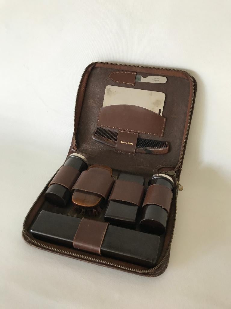Art Deco Bakelieten scheerset in leren etui. Made in Sheffie, Ophalen, Gebruikt, Gehele gezicht, Verzorging