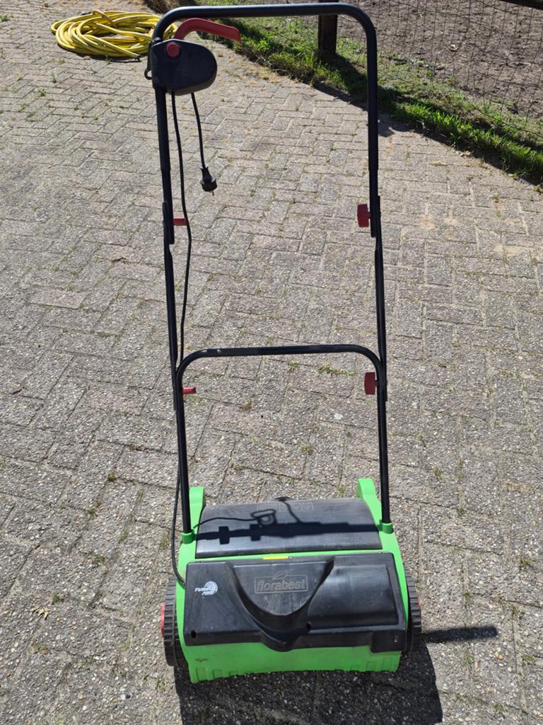 Florabest elektrische verticuteermachine., Tuin en Terras, Cirkelmaaier, Gebruikt, Ophalen of Verzenden, Opvangbak