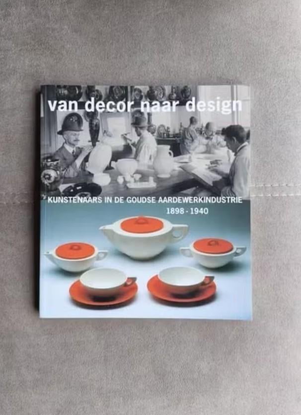Van decor naar design1898 - 1940 (plateel) door H. Vogel, Hans Vogel, Ophalen of Verzenden, Zo goed als nieuw, Overige onderwerpen