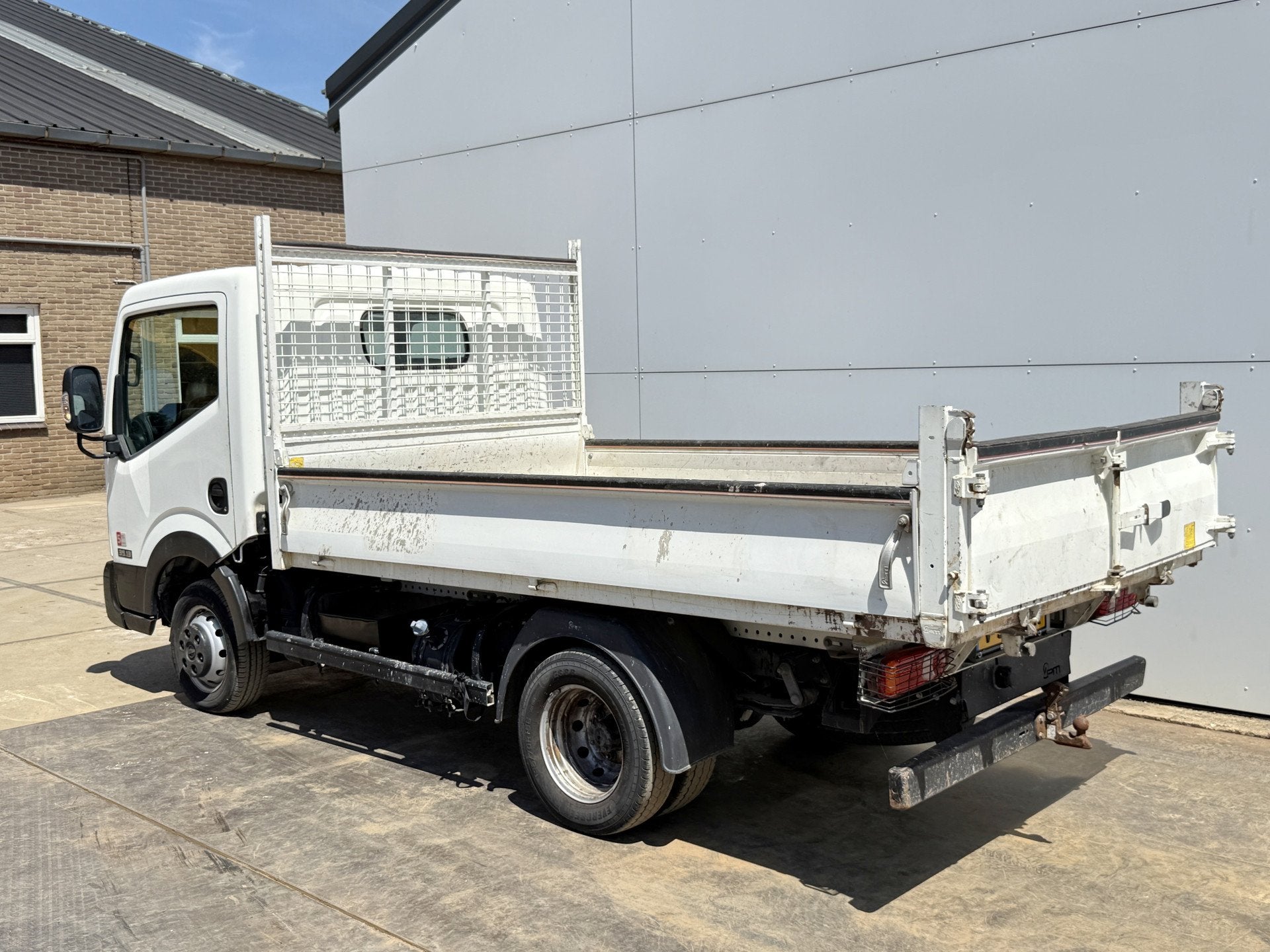 Nissan NT400 130PK 3.0 Kipper 3L Dubbellucht 3.5t Trekhaak A, Gebruikt, 4 cilinders, Wit, 10 km/l