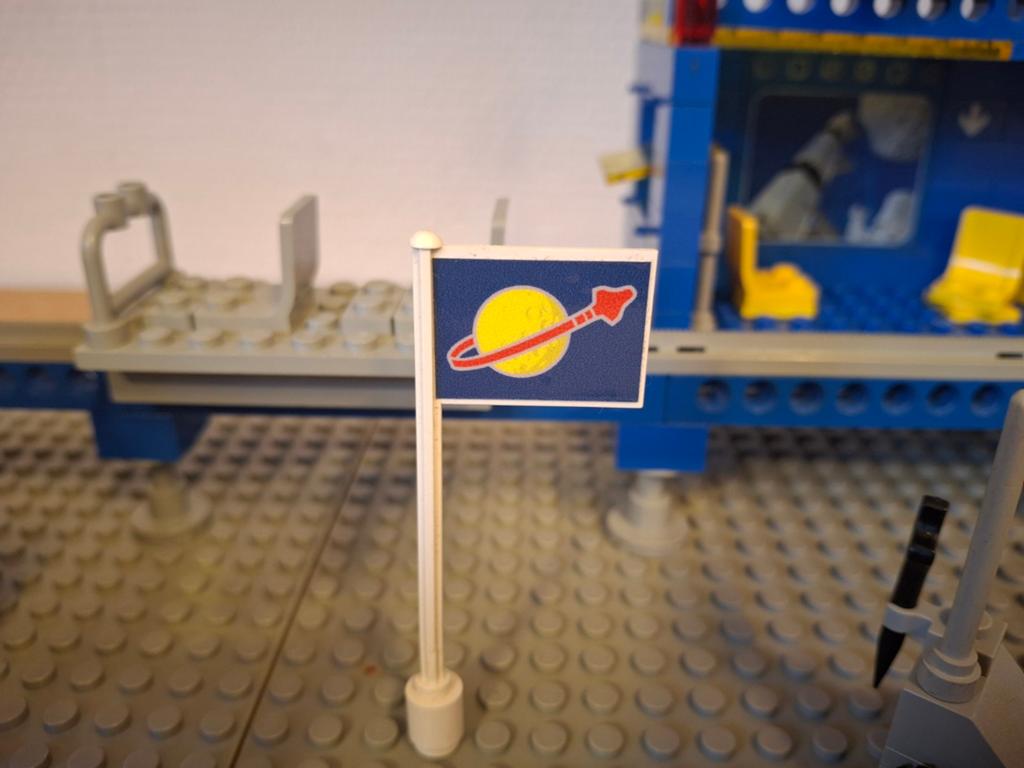 Lego 6970 Beta-1 Command Base. Jaren 80 Classic Space, Lego, Info@lego.com, 33 Bath Road, Slough, UK, Lego