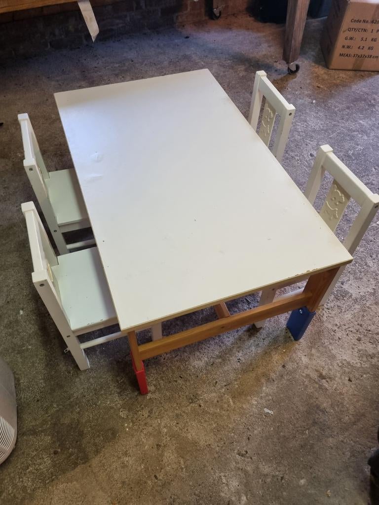 Kinder speeltafel met 4 stoeltjes, Kinderen en Baby's, Kinderkamer | Tafels en Stoelen, Ophalen, Gebruikt, Tafel(s) en Stoel(en)