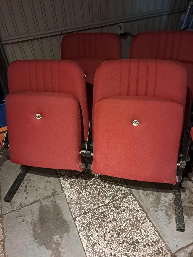 2 Setjes bioscoop stoelen
Setje met 2 stoelen, Ophalen