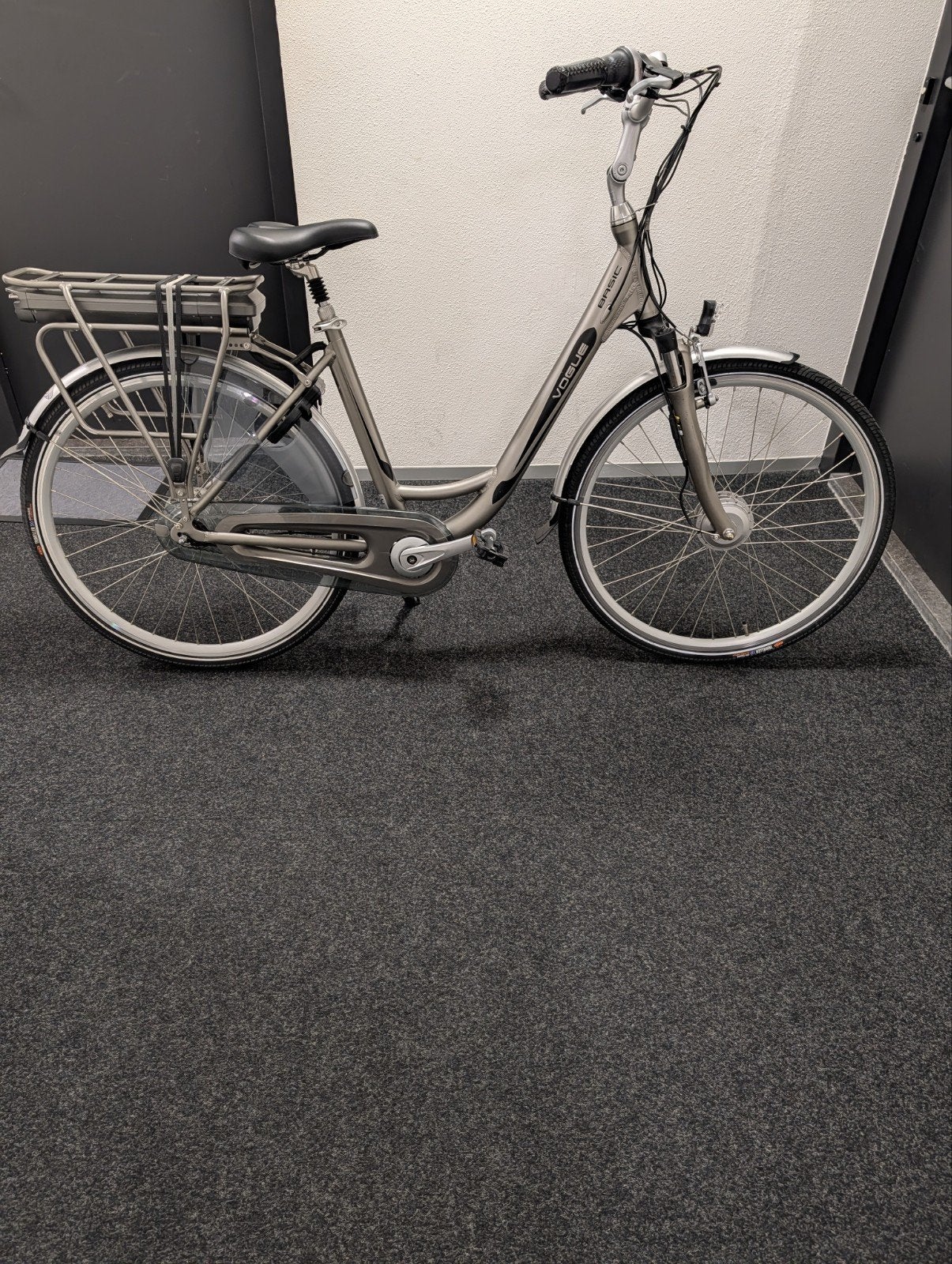 Vogue Basic N7 E-bike - 7 versnellingen, 468 Wh accu, Gebruikt, 51 tot 55 cm, 50 km per accu of meer, Ophalen
