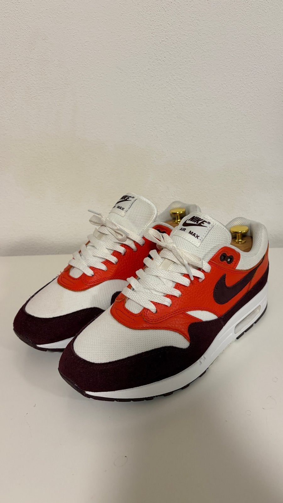 Nike Air Max 1 Burgundy Crush - US10/EU44, Wit, Nieuw, Ophalen of Verzenden, Sneakers of Gympen