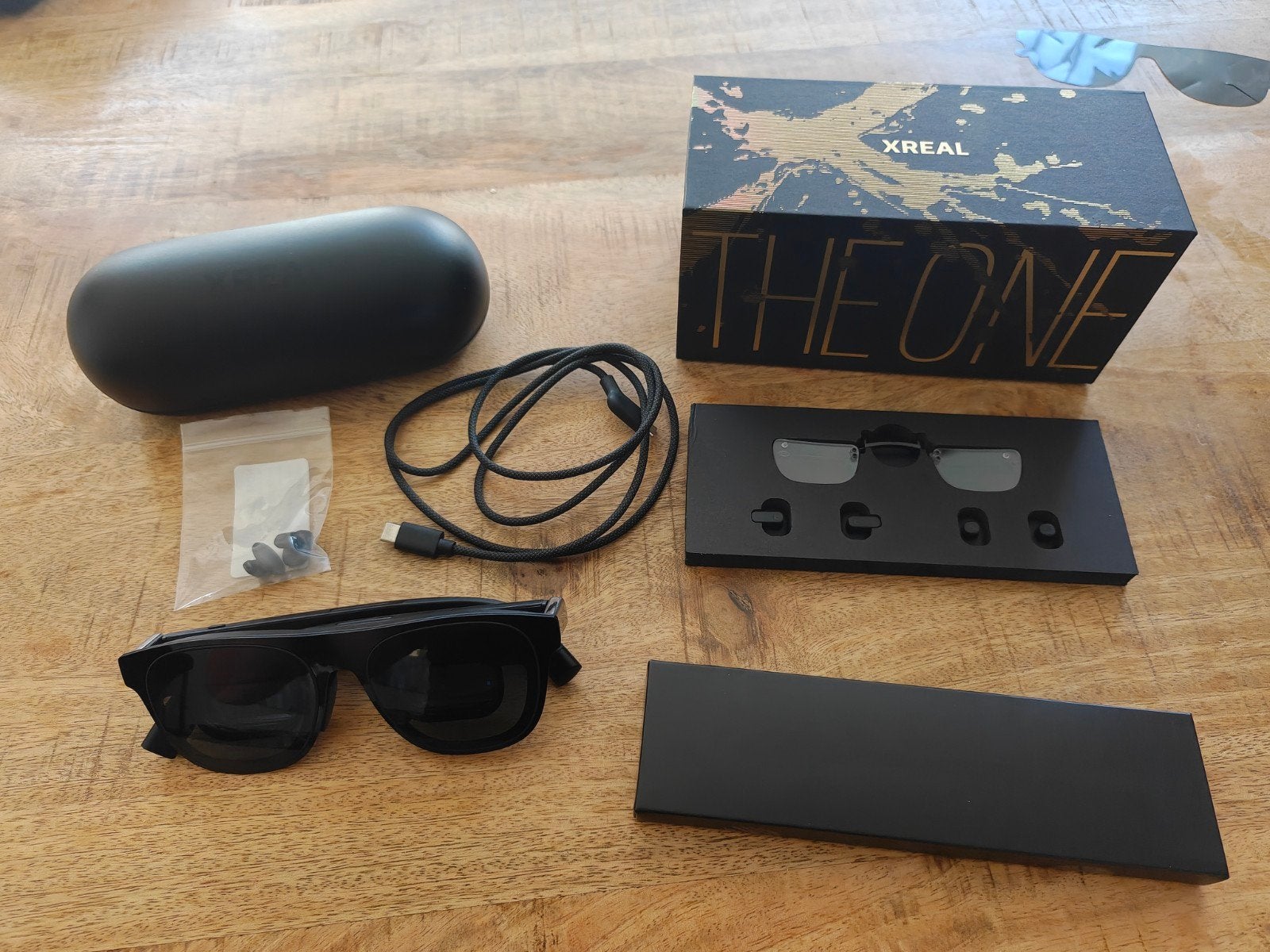 Zgan XREAL one pro (L) xr bril met xreal hub, Ophalen of Verzenden, Zo goed als nieuw, VR-bril, Telefoon