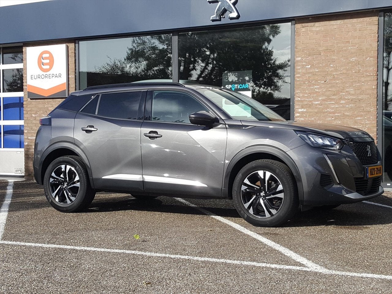 Peugeot 2008 1.2 Puretech 130pk Allure Navigatie | Apple Car, Auto's, Parkeersensor, Gebruikt, 1199 cc, Bedrijf