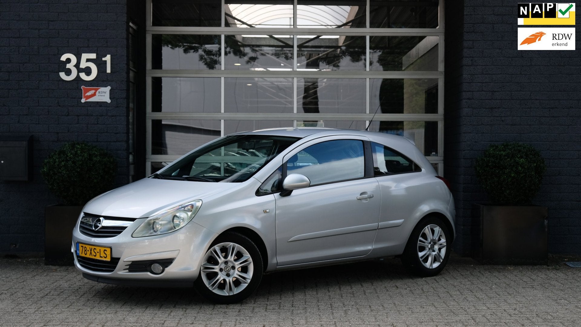 Opel Corsa 1.4-16V Enjoy, Auto's, Opel, Voorwielaandrijving, Stof, Gebruikt, Zwart