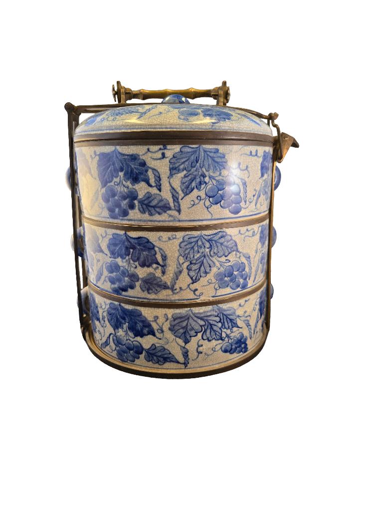Chinese Tiffin box, Ophalen