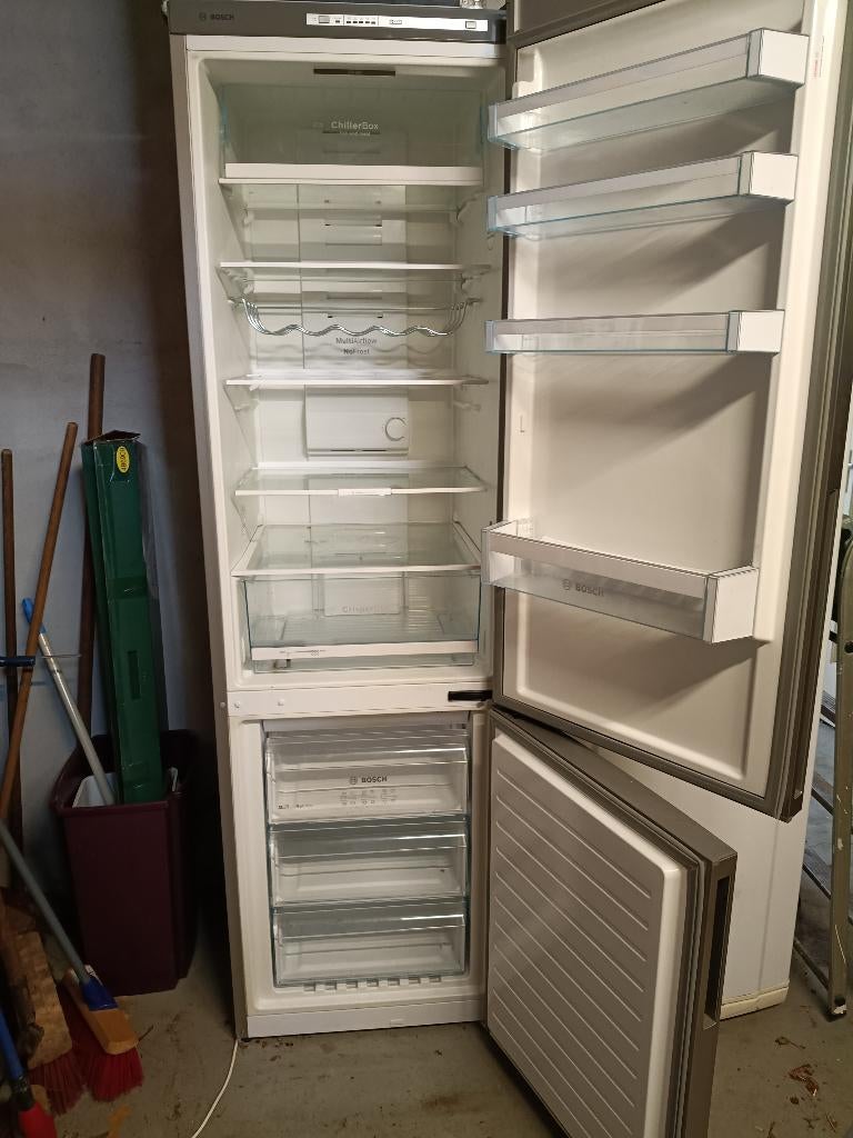 Bosch KGN39VL31 uit 2015, Ophalen, 200 liter of meer, 60 cm of meer, Met aparte vriezer