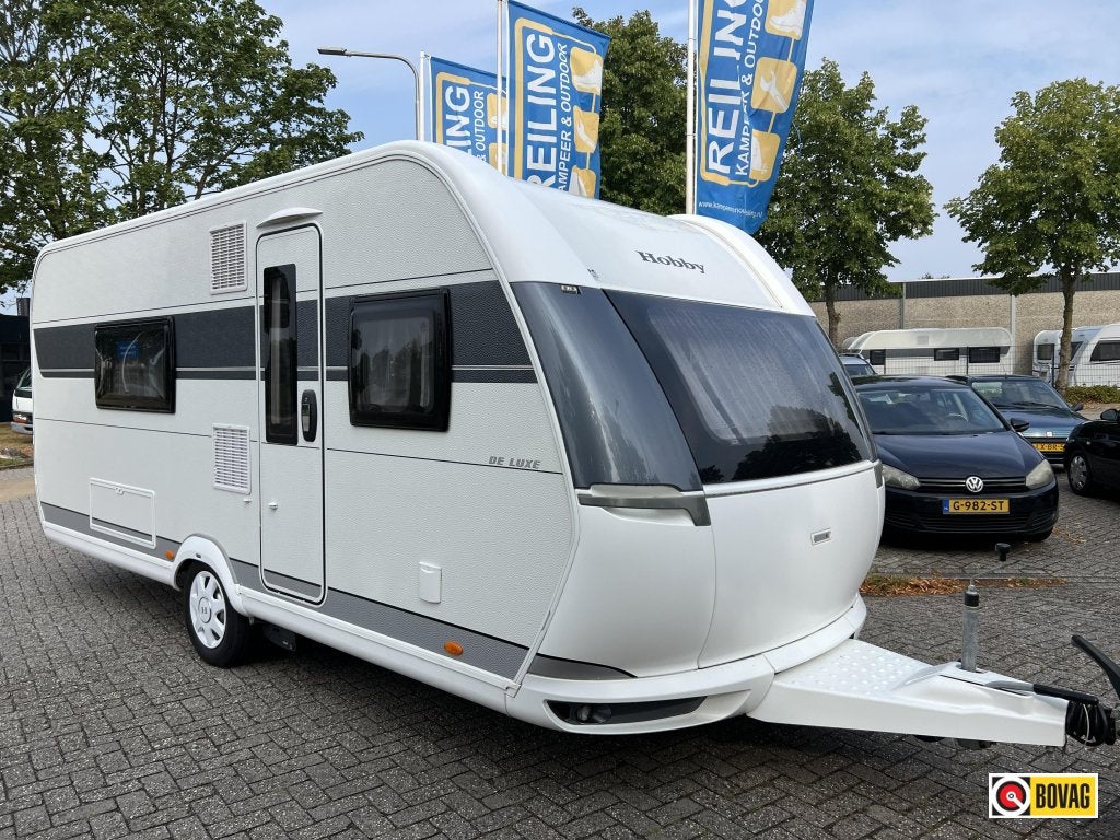 Hobby De Luxe 495 WFB Bouwjaar 2023, Mover, Standaardzit, Hobby, Bedrijf, Schokbreker
