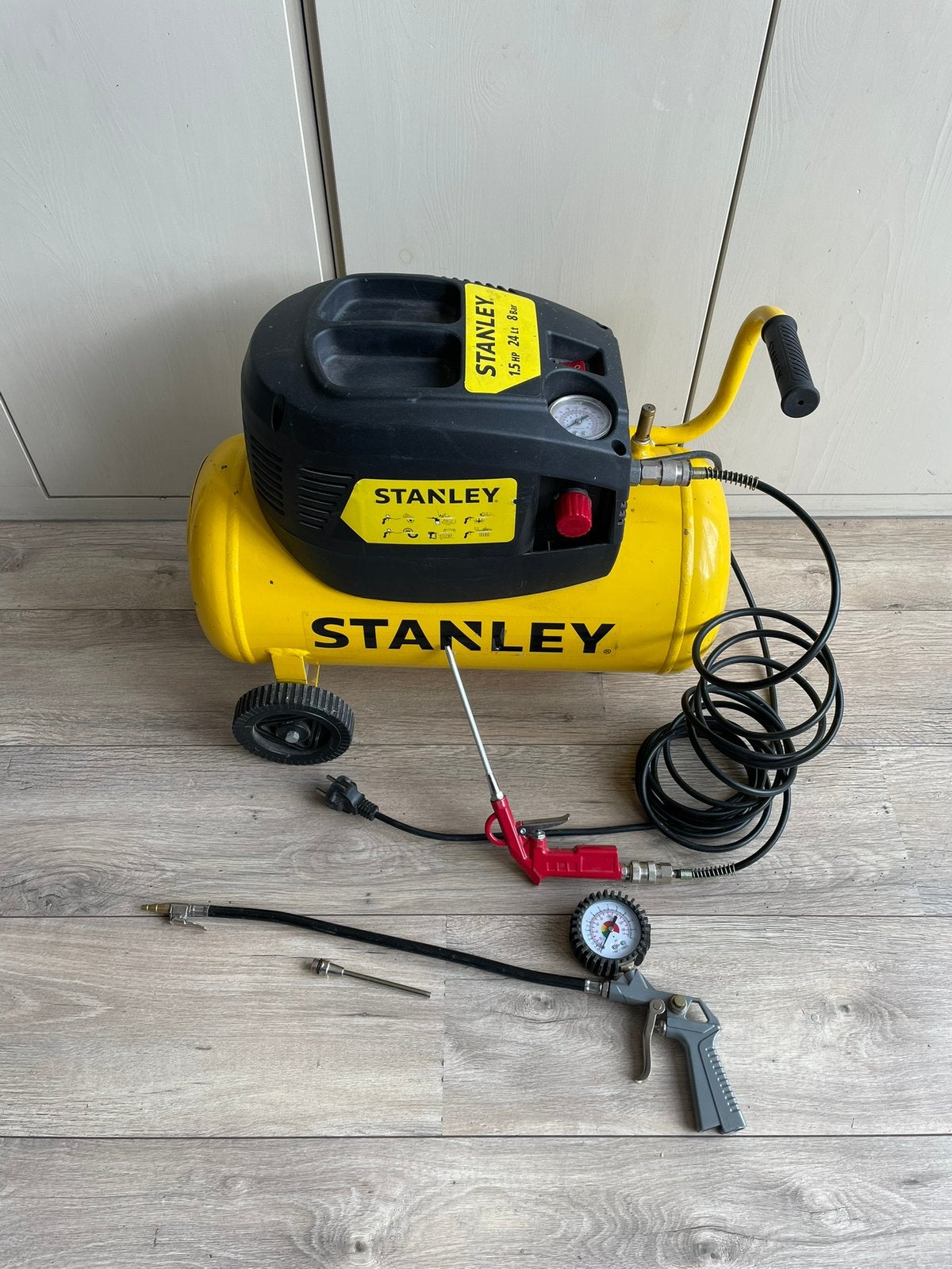 Stanley - Compressor D200, Ophalen, Mobiel, 6 tot 10 bar, Zo goed als nieuw