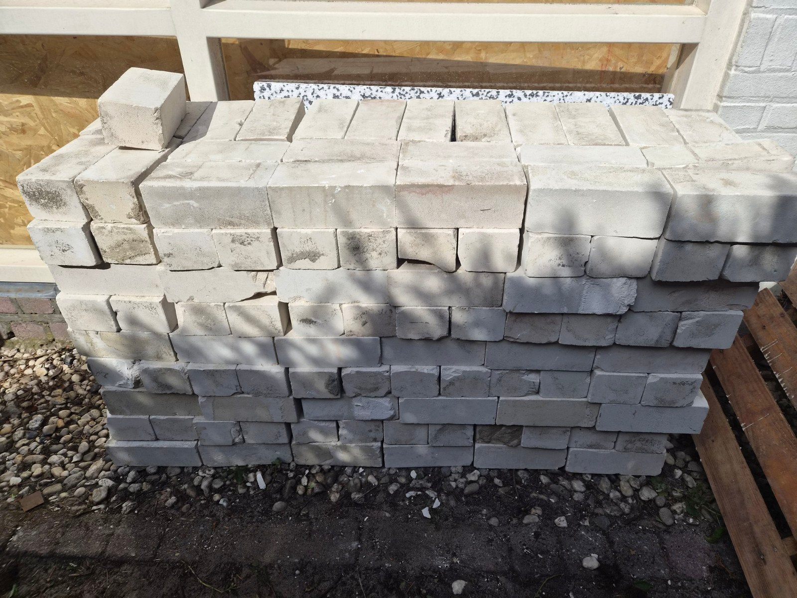 Kalkzandstenen blokken - 225 stuks, Doe-het-zelf en Verbouw, Metselstenen, Ophalen, Gebruikt, Kalkzandstenen