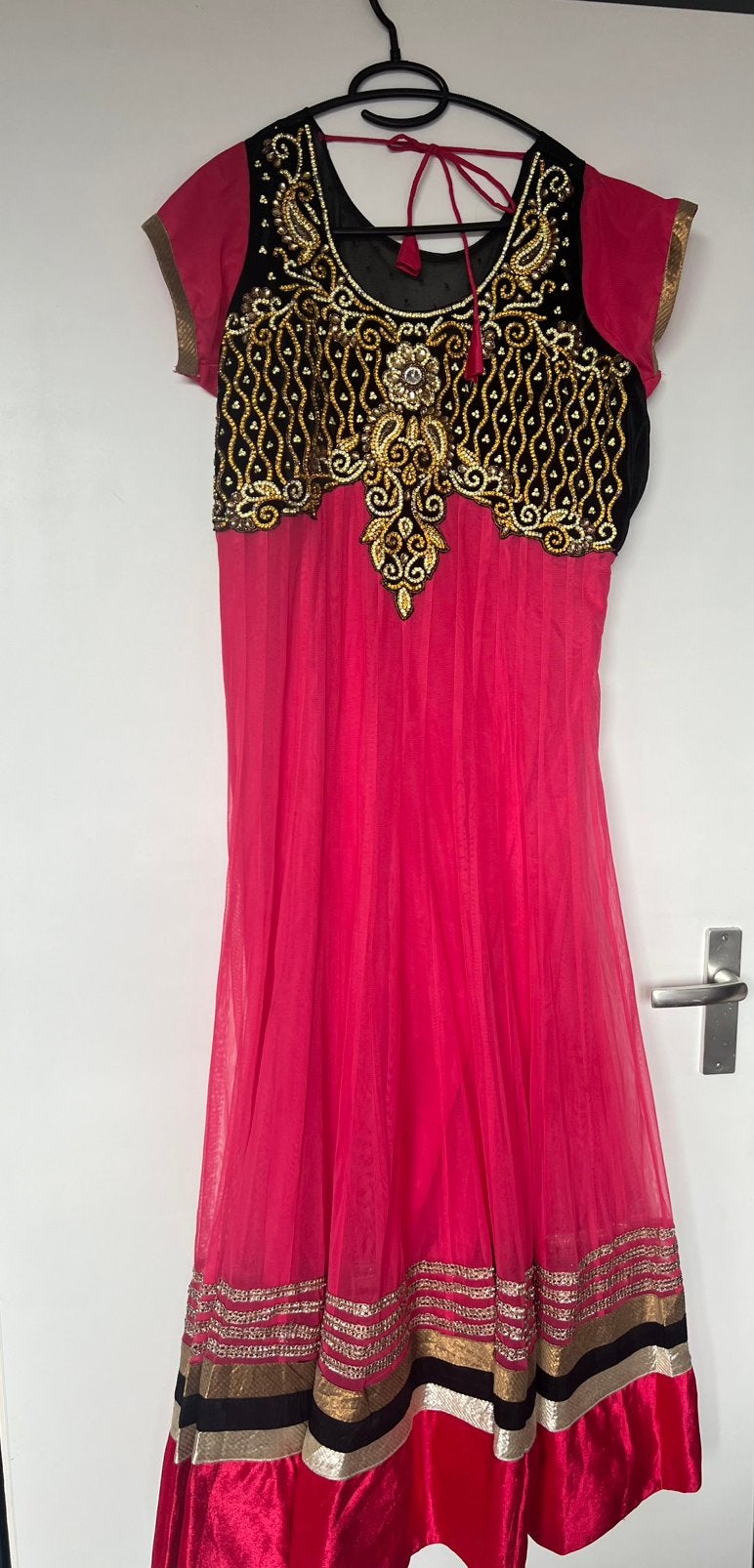 Roze Indiase jurk met gouden borduursels, Maat 46/48 (XL) of groter, Ophalen of Verzenden, Zo goed als nieuw, Roze