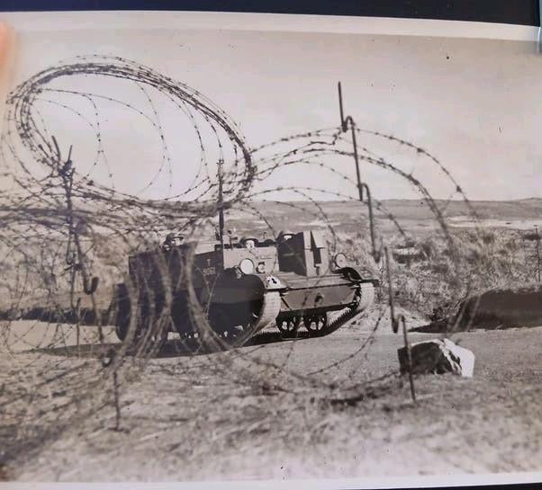 Britse Persfoto Bren Carrier Wo2, Ophalen of Verzenden, Engeland, Embleem of Badge