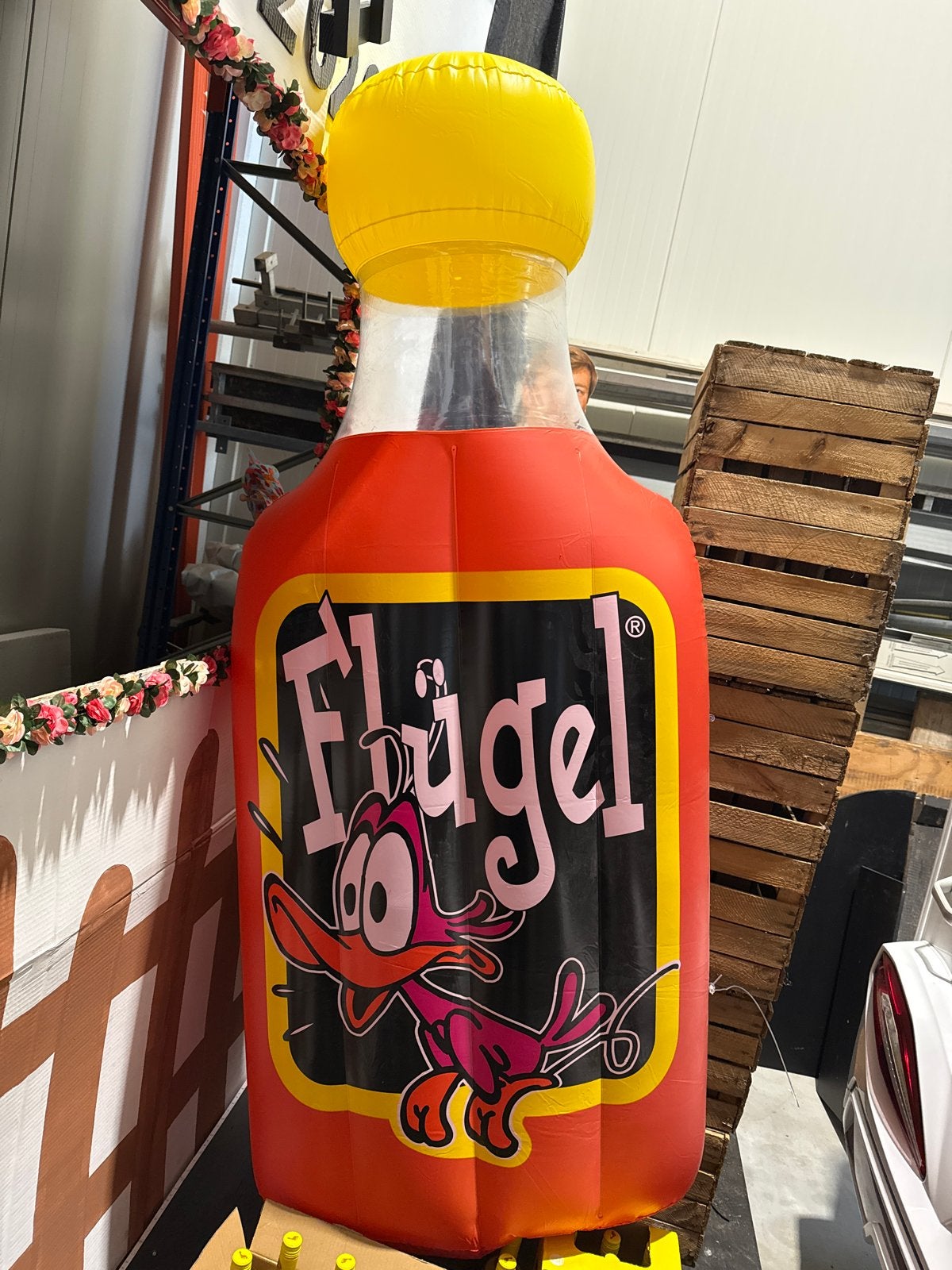Grote opblaasbare Flügel fles - 2 meter hoog, Ophalen of Verzenden, Zo goed als nieuw, Feestartikel, Overige