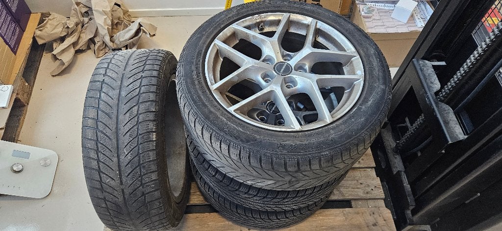 Lichtmetalen velgen 17 inch met winterbanden 215/55 R17, Auto-onderdelen, Banden en Velgen, 17 inch, Gebruikt, 215 mm