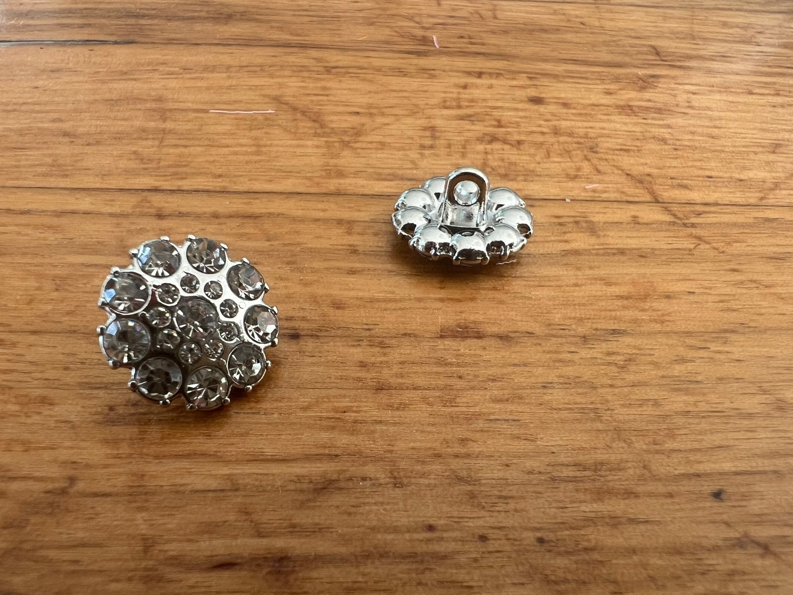 Set van 4 Knopen Metaal met Steentjes 1,5 cm 5+1 gratis, Ophalen of Verzenden, Nieuw, Knoop of Knopen