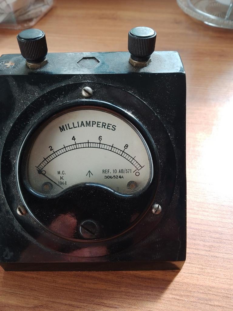 Britse spanning meter. Uit 1941. En uit 1944, Ophalen of Verzenden, Engeland