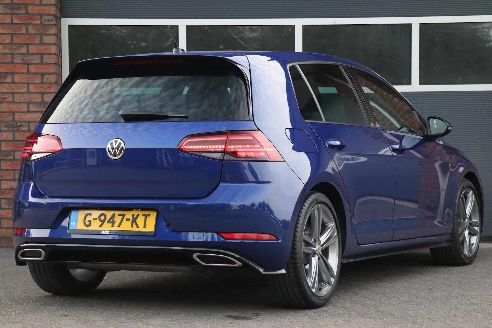 Volkswagen Golf 1.5 TSI 2x R-line, Dynaudio, trekhaak, 4 cilinders, 150 pk, Blauw, Alcantara
