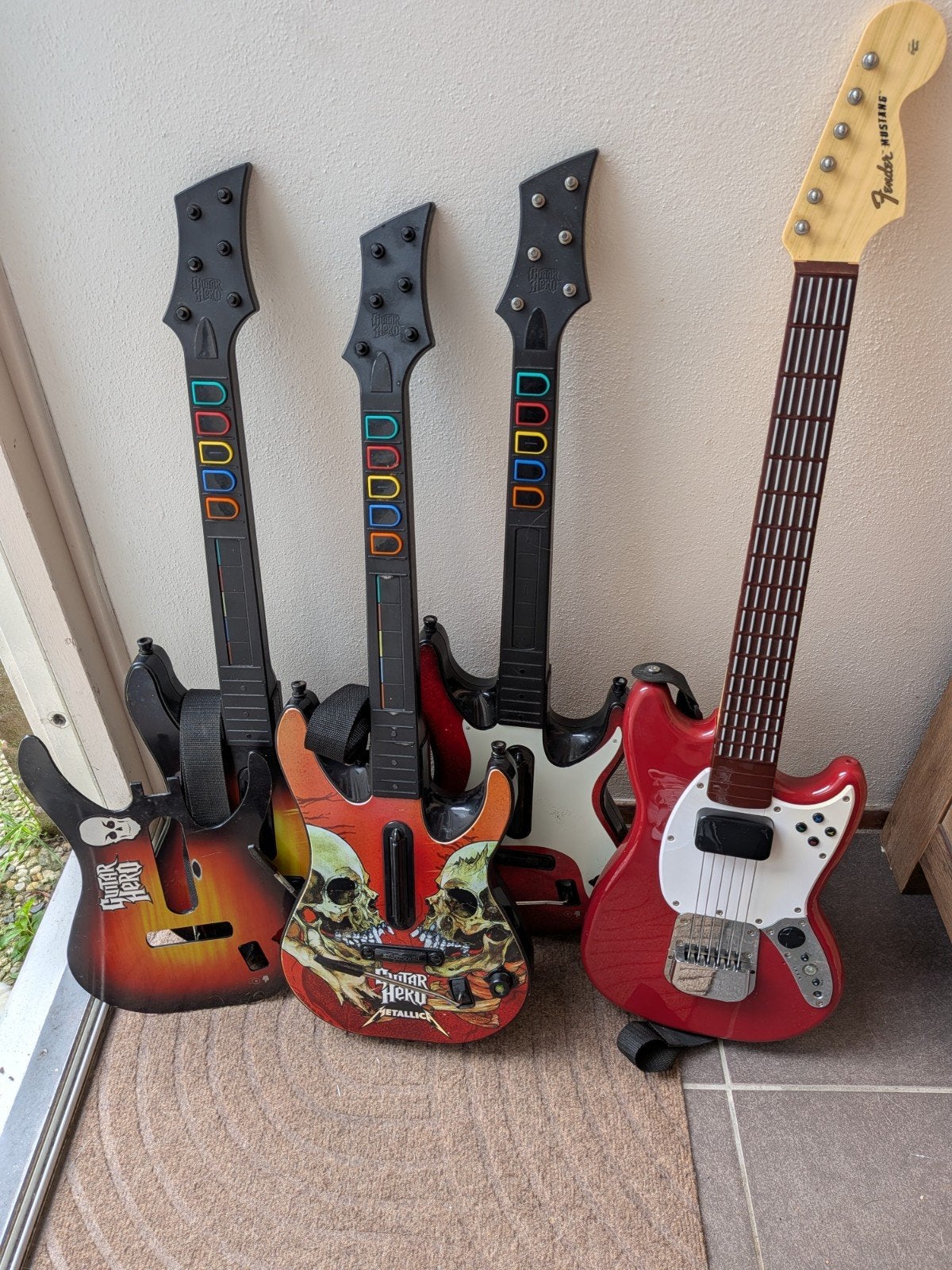 Xbox Guitar Hero en Rock Band gitaren - Diverse modellen, Muziek, Gebruikt, Eén computer, Ophalen of Verzenden