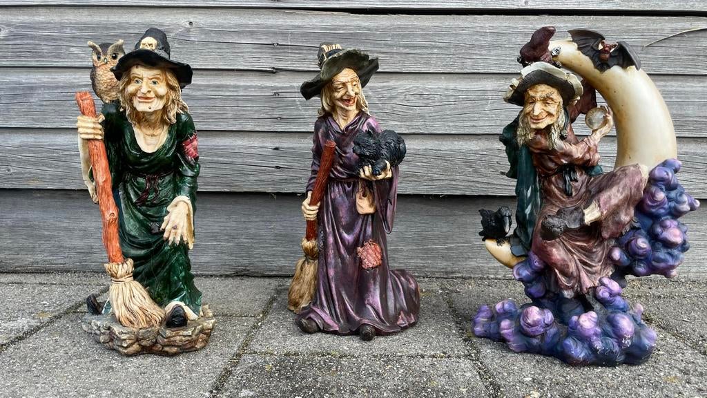 Set van 3 Halloween Heksen Beelden - Decoratieve Heksen, Kunststof, Ophalen of Verzenden, 20 - 50 cm, Beeld