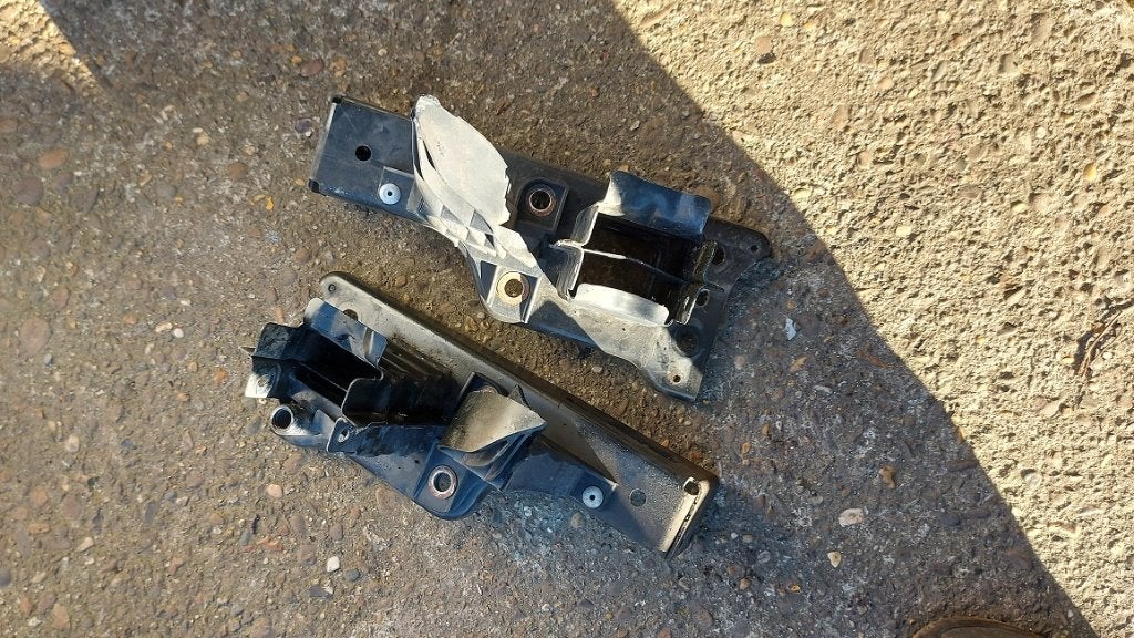 Set houders steunen bij voor schermen voorbumper Corsa D, Ophalen of Verzenden