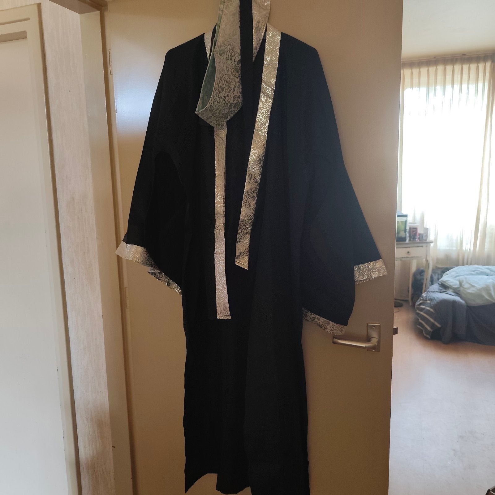 Zwarte toga met zilveren accenten - Maat 2XL, Ophalen of Verzenden, Nieuw, Overige maten
