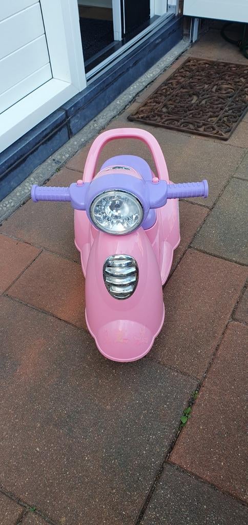 Leuke roze loopscooter voor uren speelplezier, Ophalen, Gebruikt, Loopfiets