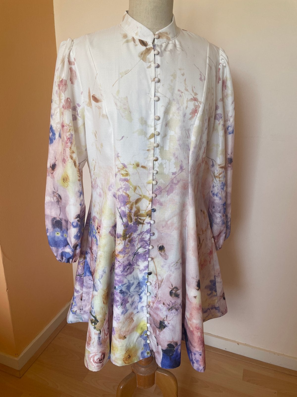 Bloemenjurk met lange mouwen en knoopjes, Kleding | Dames, Jurken, Maat 38/40 (M), Meerkleurig, Ophalen of Verzenden, Zo goed als nieuw