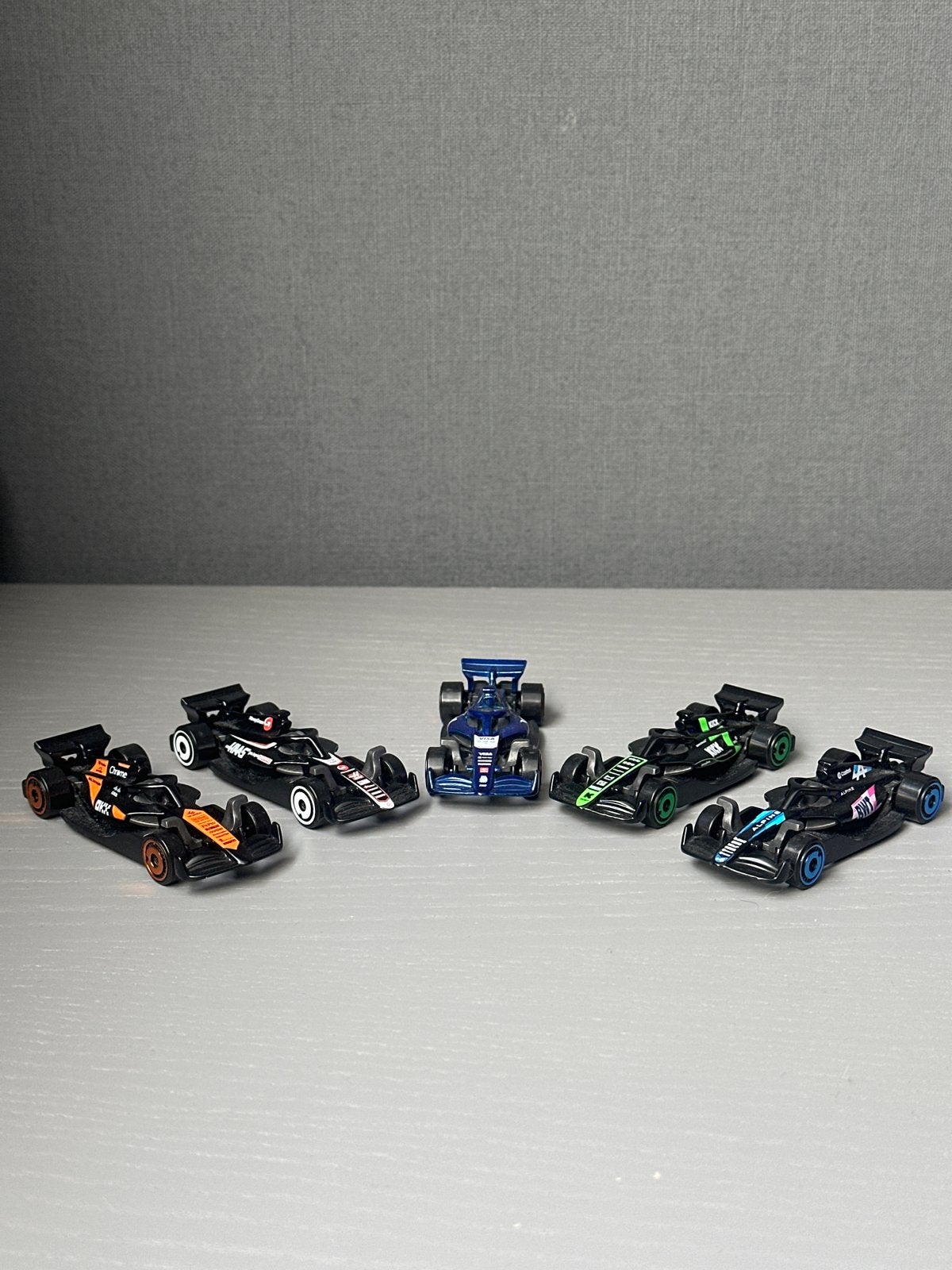 Set hot wheels 5 Formule 1 modelauto's, 1:50 of kleiner, Auto, Zo goed als nieuw, Ophalen