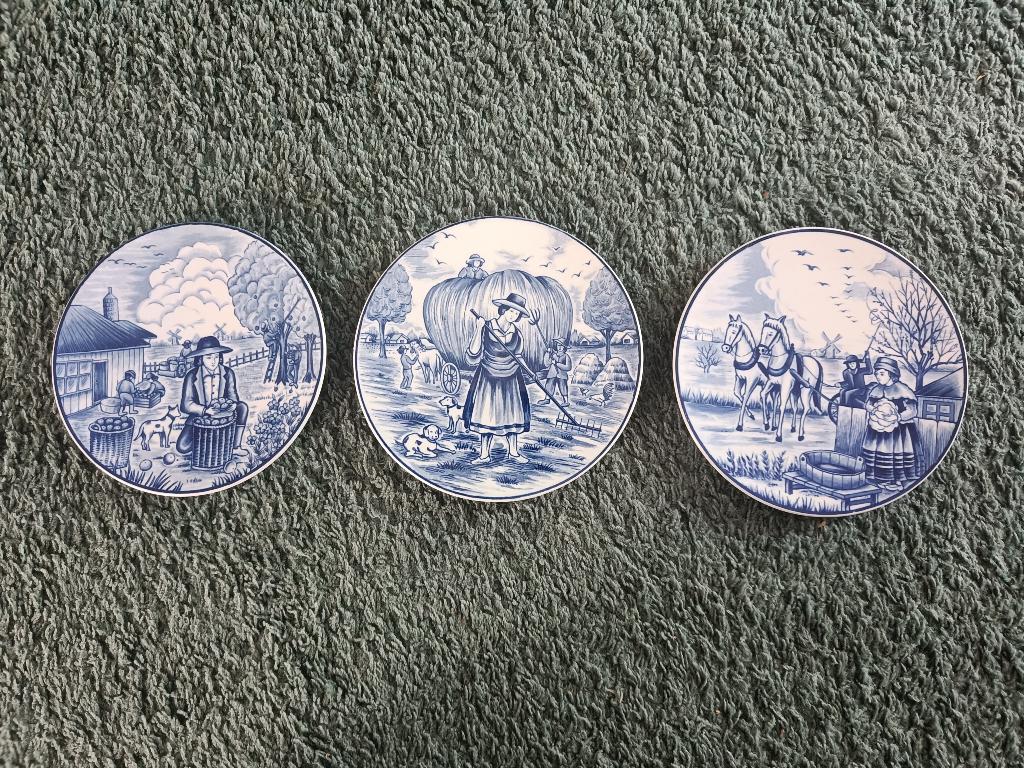 Te koop set van drie delfts blauwe bordjes, Antiek en Kunst, Antiek | Wandborden en Tegels, Ophalen