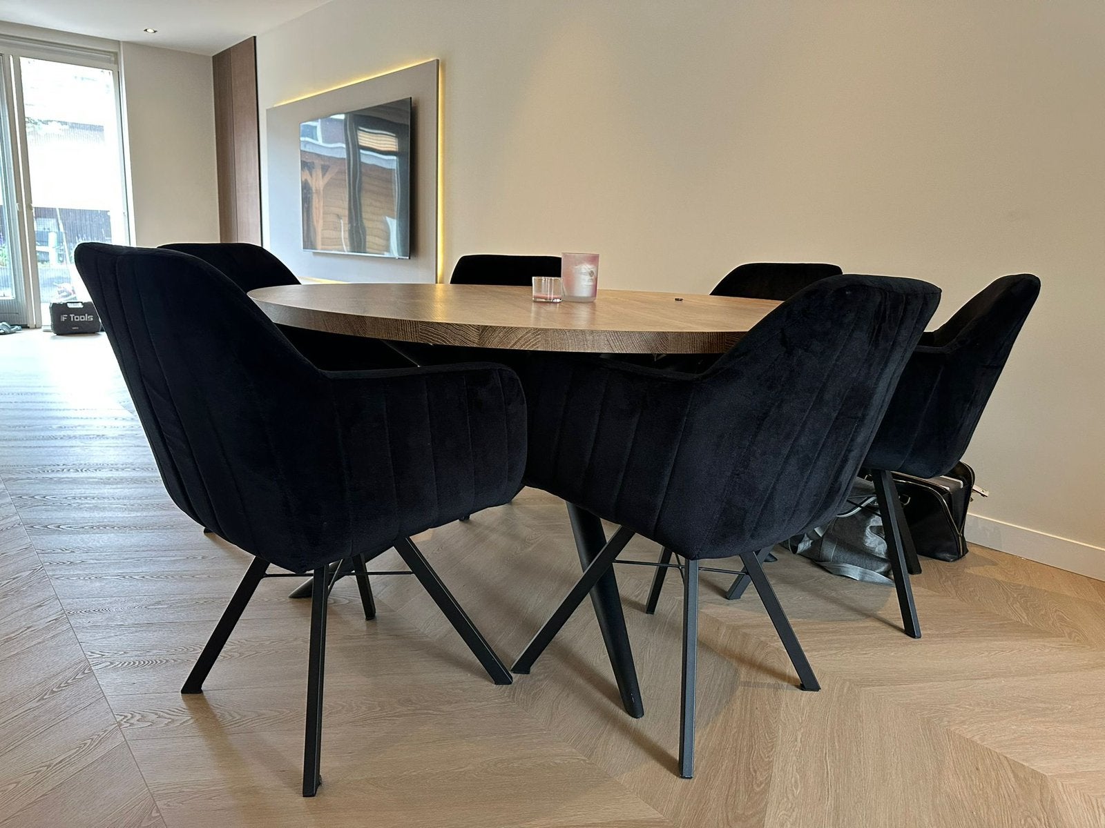 Robuuste ronde eettafel (1.50) in zeer goede staat, Huis en Inrichting, Tafels | Eettafels, Ophalen, Rond, Zo goed als nieuw, Vijf personen of meer