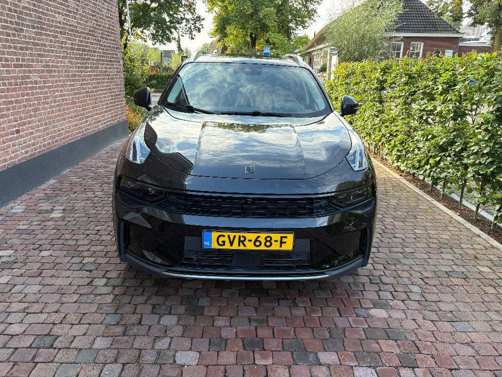 Lynk & Co 1.5TD 261pk Phev 7DCTH 2022 black pakket, trekhaak, Auto's, Stof, 179 pk, Zwart, Plug-in hybride