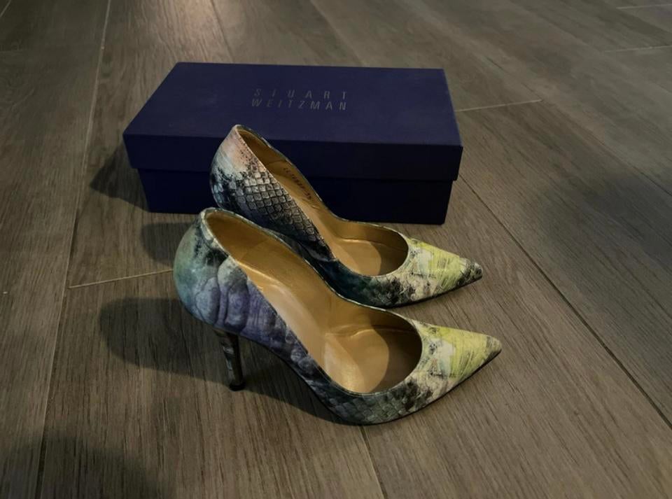 Stuart Weitzman pumps maat 35, Kleding | Dames, Schoenen, Pumps, Overige kleuren, Ophalen of Verzenden, Zo goed als nieuw