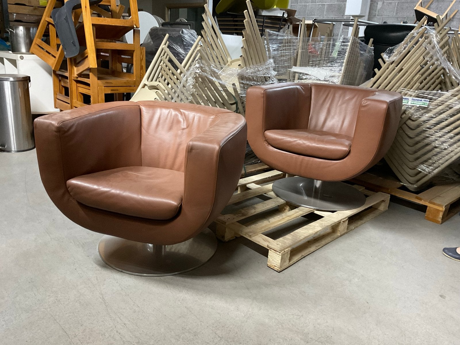 B&B Italia Tulip Fauteuil, Huis en Inrichting, Ophalen, Gebruikt, Leer, 75 tot 100 cm
