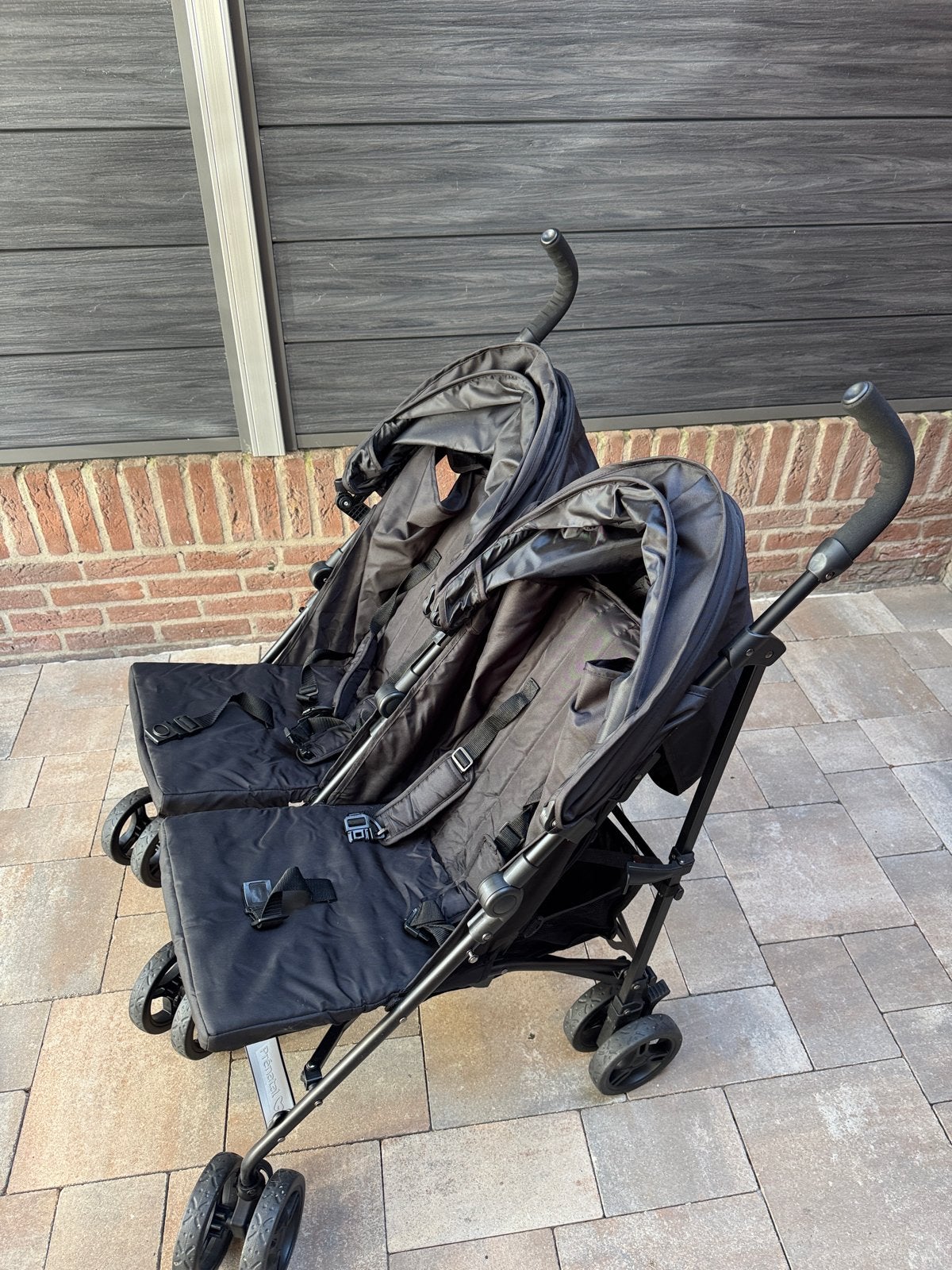 Zwarte Duowagen - Ideaal voor Tweelingen of Broertjes/Zusjes, Gebruikt, Duowagen, Ophalen of Verzenden, Kinderwagen