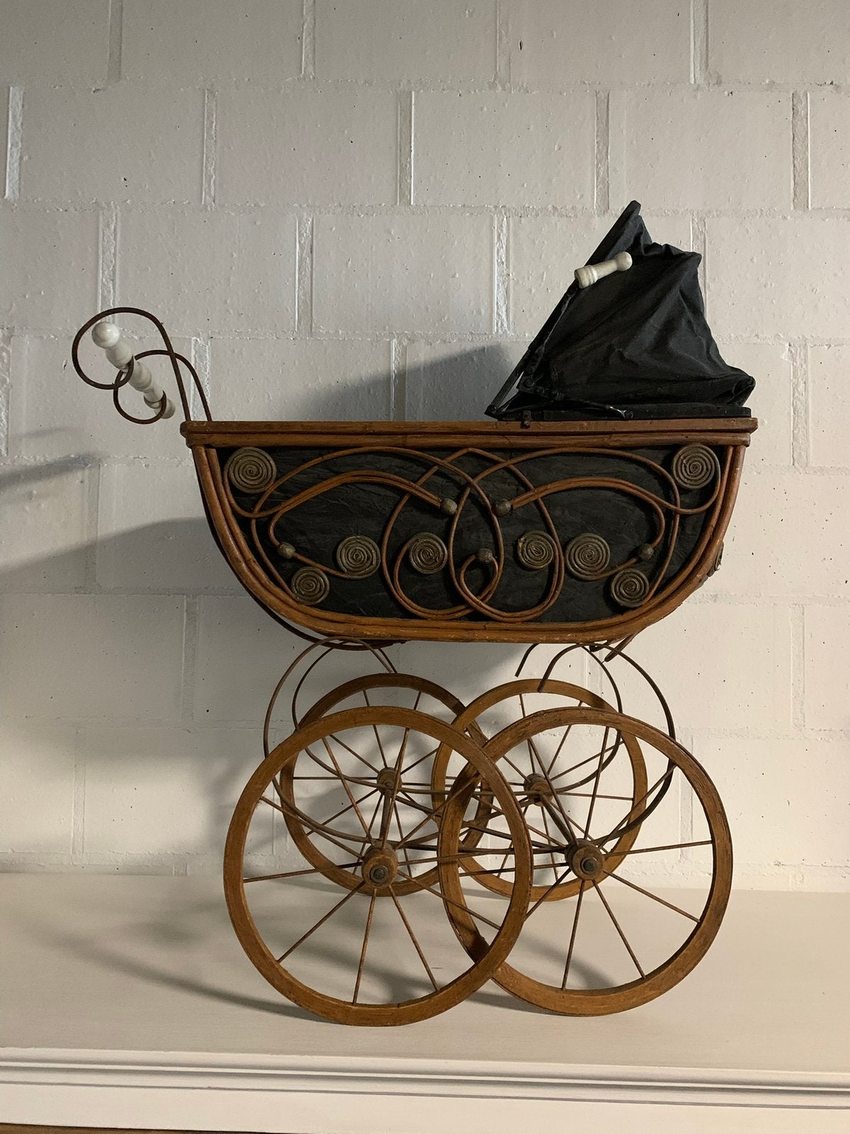 Brocante poppenwagen met porseleinen pop, Ophalen