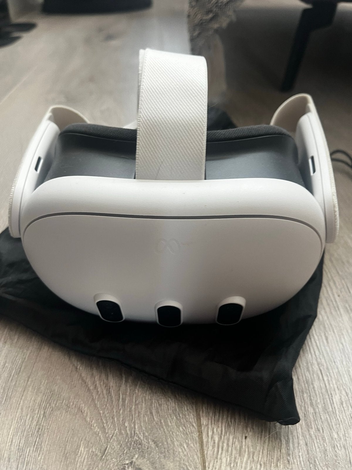 Meta Quest VR-bril met controllers, Spelcomputers en Games, Virtual Reality, Ophalen, Zo goed als nieuw, VR-bril, Overige platformen