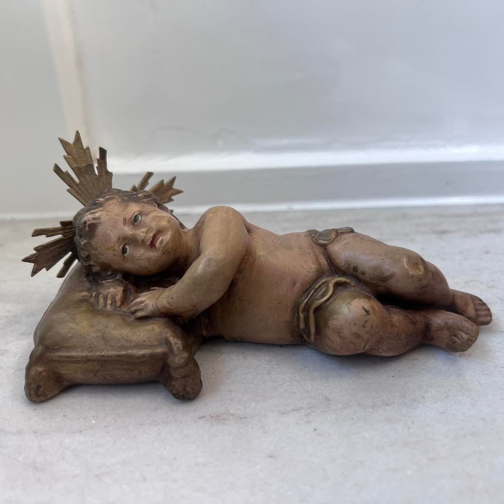 Kindje jezus uit Spanje liggend met hoofd op kussen, Antiek en Kunst, Ophalen of Verzenden
