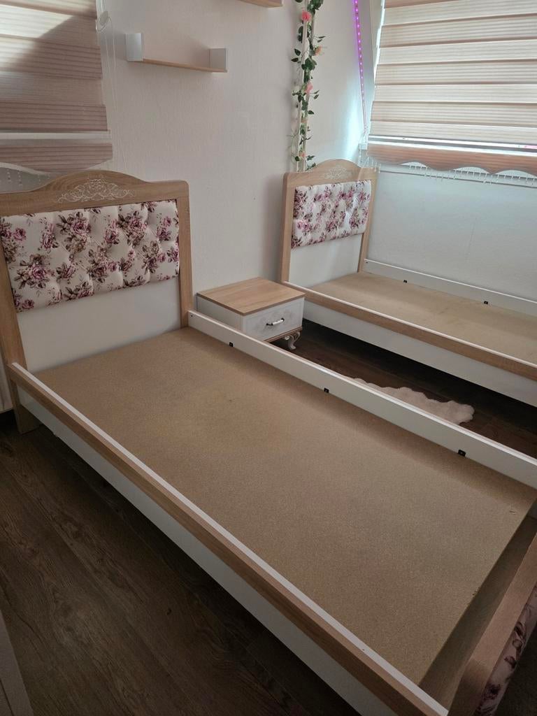 Bed en kleding kast, Huis en Inrichting, Slaapkamer | Bedden, Ophalen, Eenpersoons, Hout