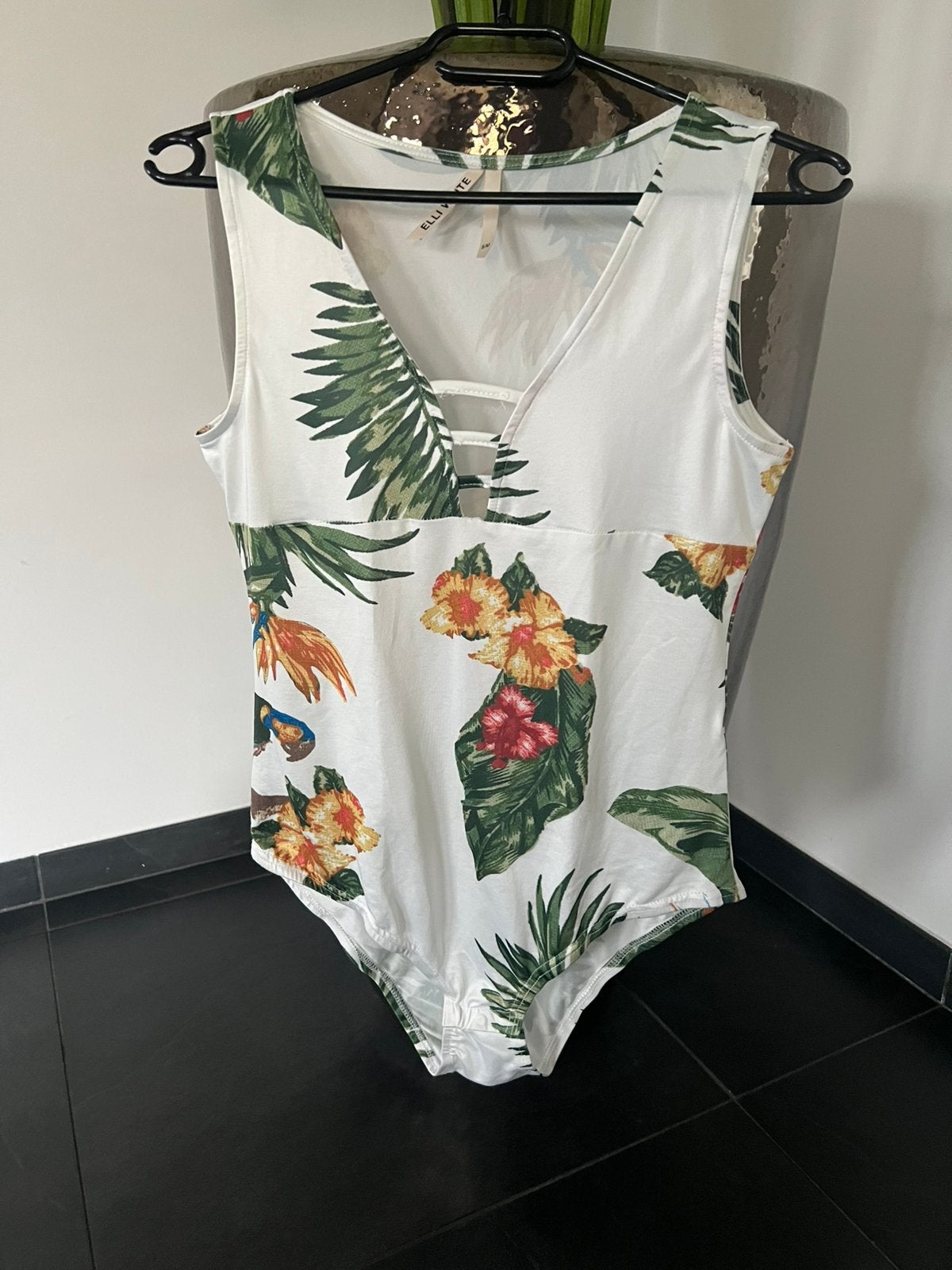 Nieuw body top tropical maat S / M ELLI WHITE, Maat 38/40 (M), Wit, Nieuw, Ophalen of Verzenden
