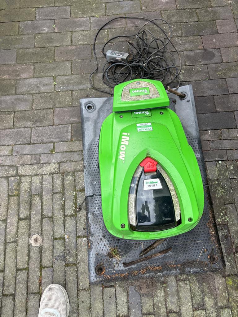 Viking iMow MI 422 P robotmaaier - Nieuwe batterij nodig, Ophalen of Verzenden, Gebruikt, Accu-grasmaaier