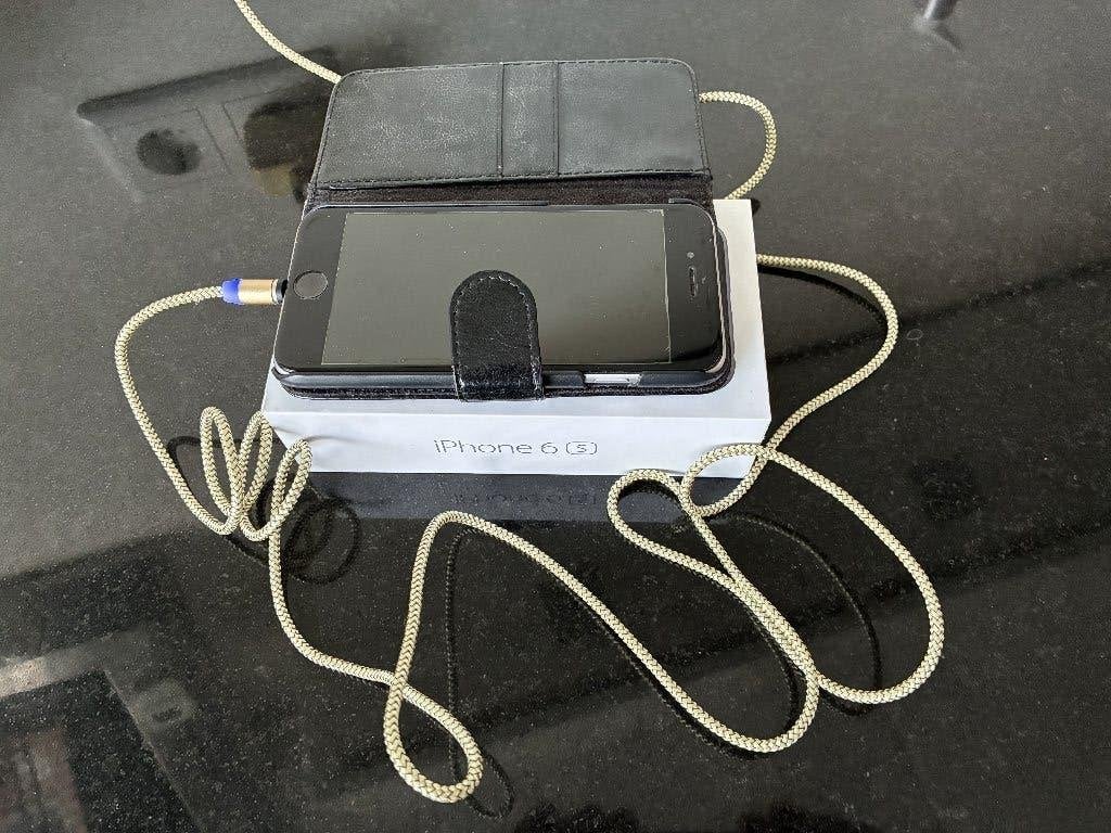 iPhone 6 - 16Gb - Zilver + hoesje + oplaadkabel (magnetisch), Gebruikt, 89 %, 16 GB, Ophalen of Verzenden