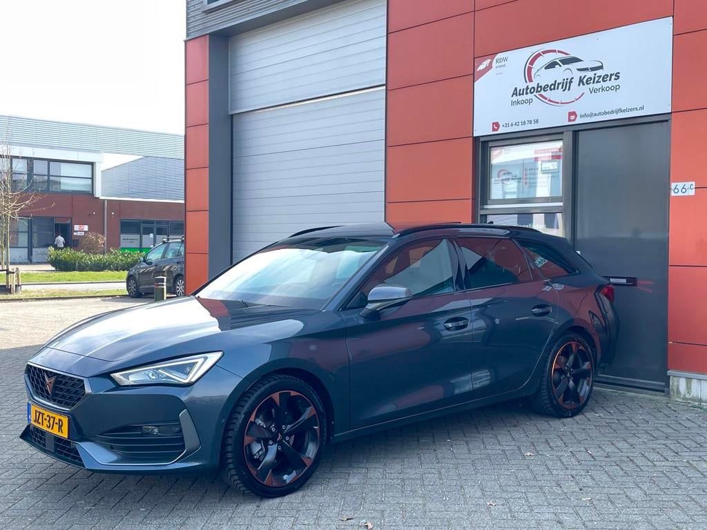 Cupra Leon Sportstourer 1.5 eTSI Business Edition PANO SFEER, 4 cilinders, 150 pk, Leon, Leder en Stof