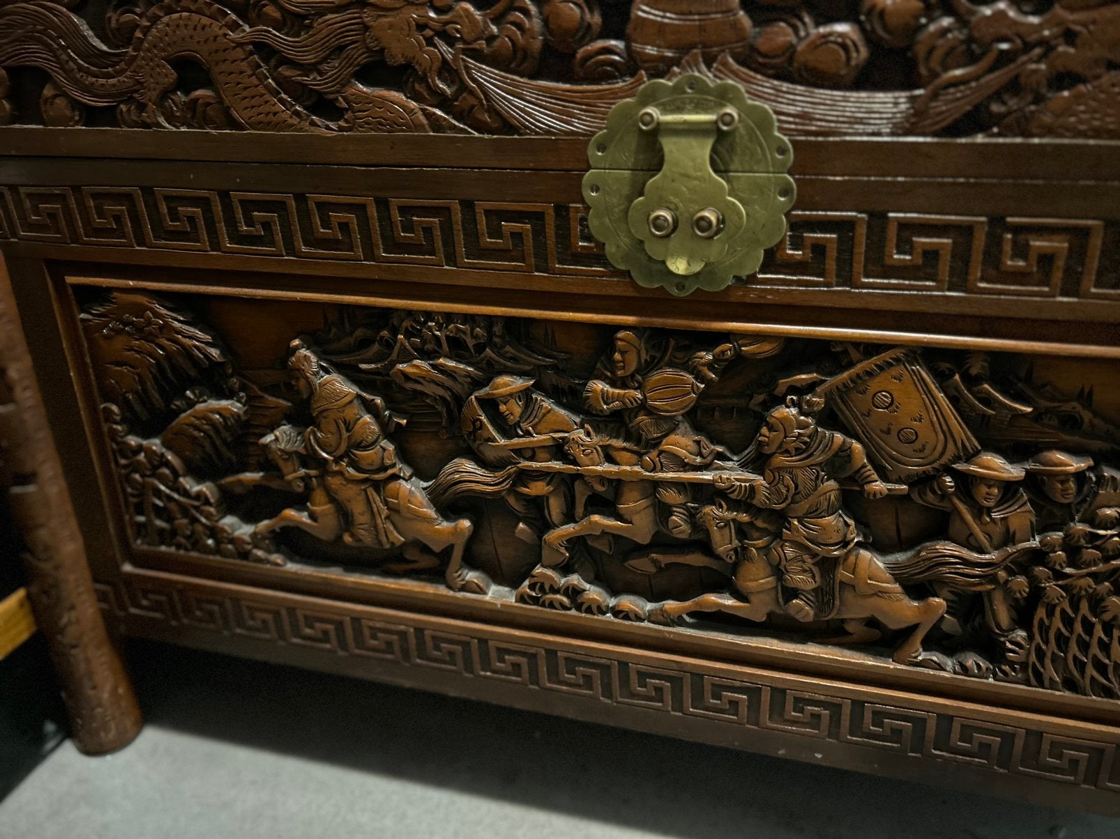 Dekenkist van teak uitgesneden hout!, Huis en Inrichting, Ophalen, 50 – 75, Gebruikt, 100 tot 150 cm