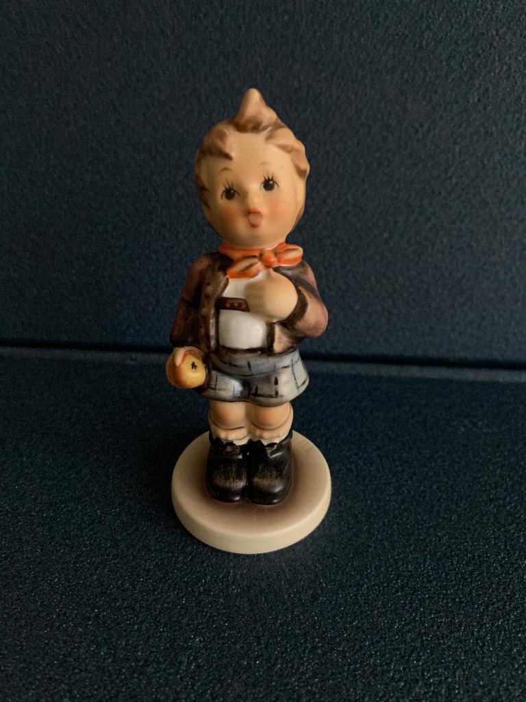 Orgineel Porseleinen M.J.Hummel beeldje  554  Frechdachs, Verzamelen, Beelden en Beeldjes, Ophalen of Verzenden, Zo goed als nieuw