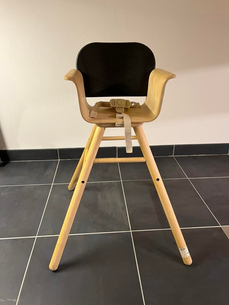 Wooden high chair., Ophalen, Zo goed als nieuw, Overige typen
