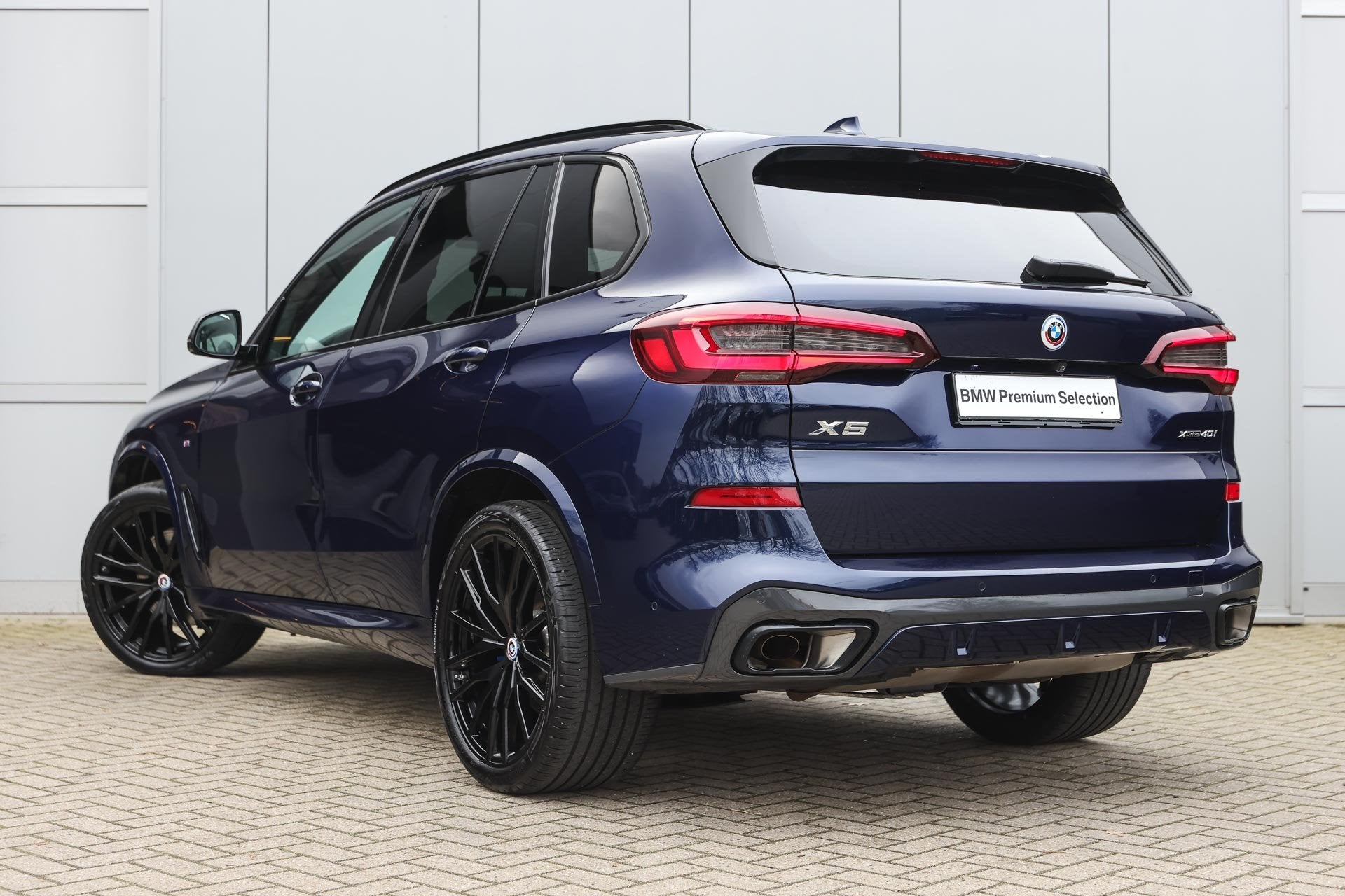 BMW X5 xDrive40i High Executive M Sport Automaat / BMW M 50, Gebruikt, Verwarming stoelen achter, Vierwielaandrijving, 2075 kg