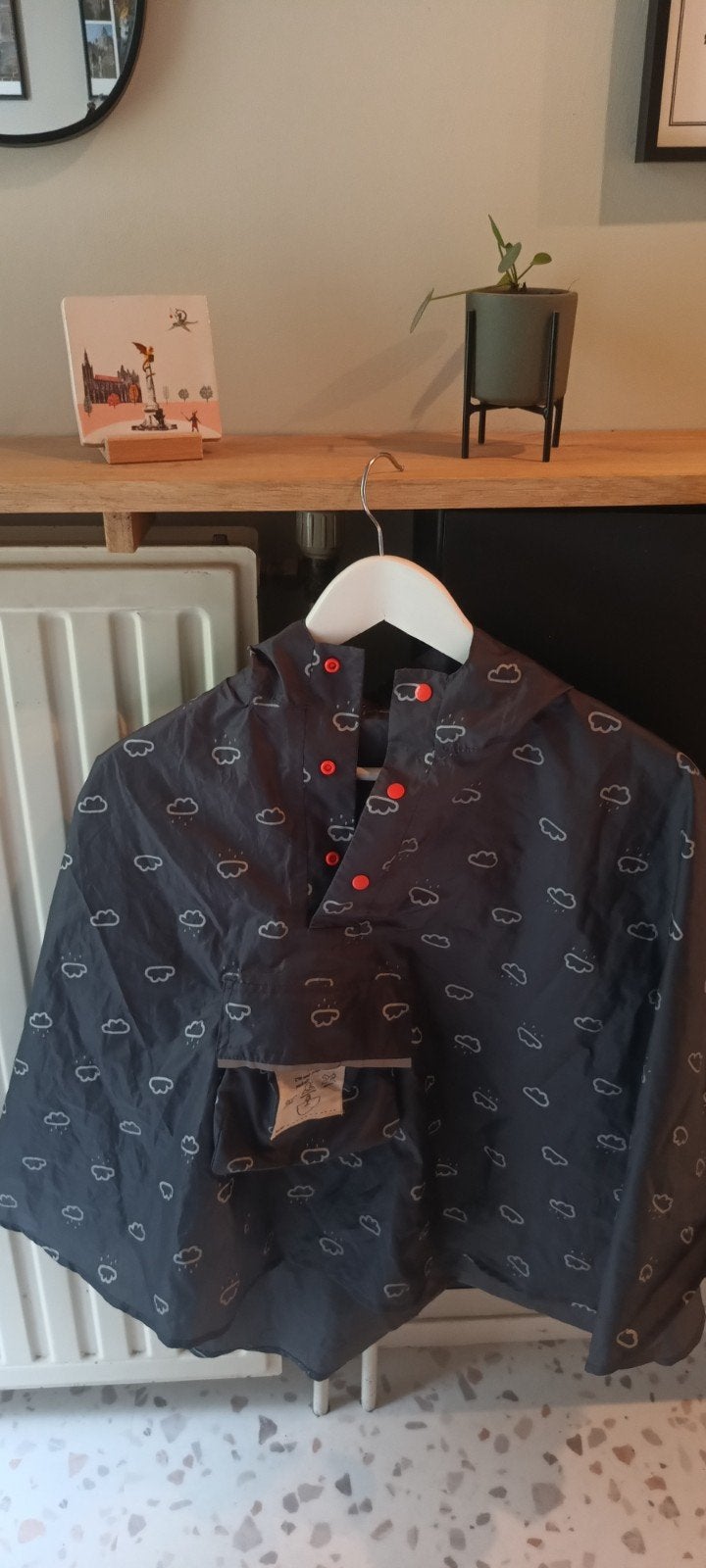 Hema poncho met wolkenprint, maat 110/116, Ophalen of Verzenden, Gebruikt, Regenponcho, Kinderen